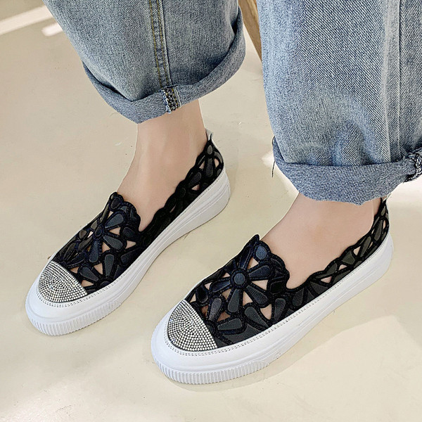 Ikdienas sieviešu mokasīni ar akmeņiem