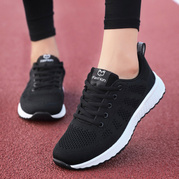 Adidasi de dama cu sireturi in mai multe modele de plasa alb-negru