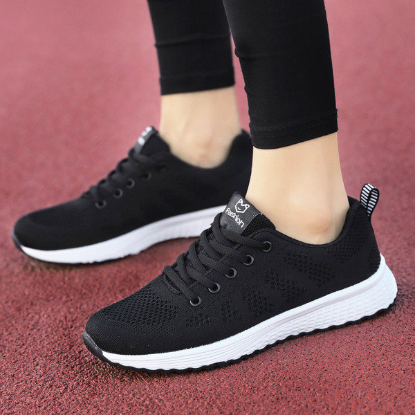 Adidasi de dama cu sireturi in mai multe modele de plasa alb-negru