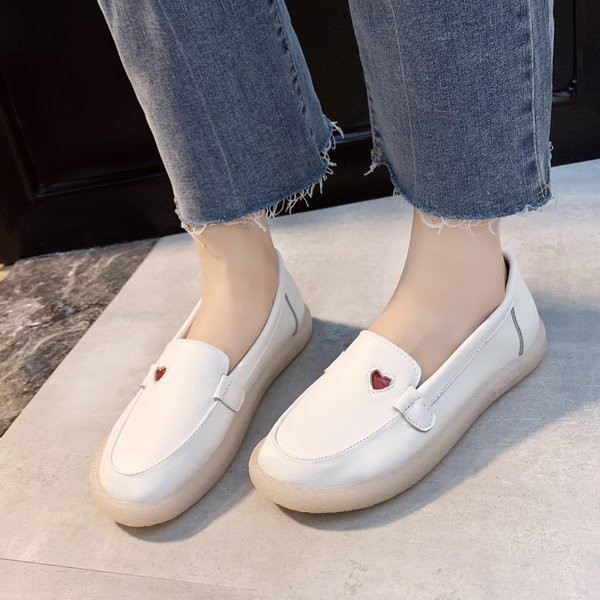 Moodsad naiste mokassiinid kunstnahast lameda tallaga