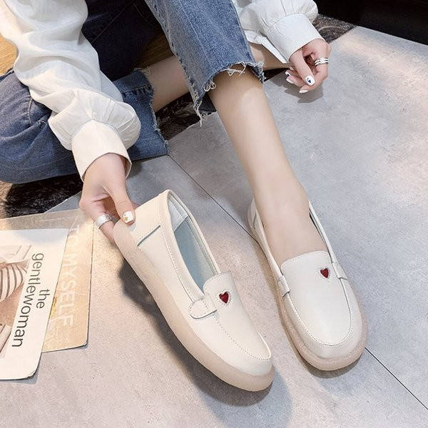 Moodsad naiste mokassiinid kunstnahast lameda tallaga