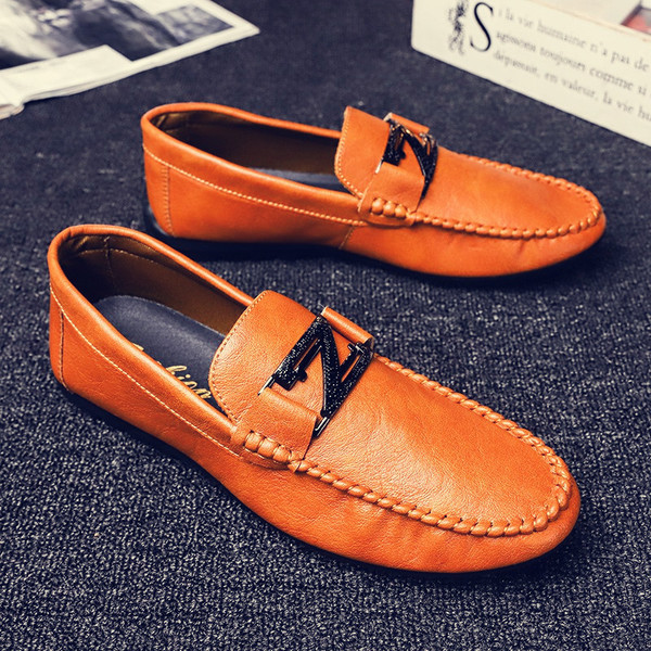 Bőr férfi mokaszin fém elemmel