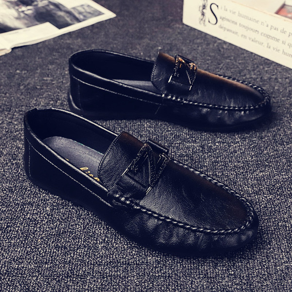 Bőr férfi mokaszin fém elemmel