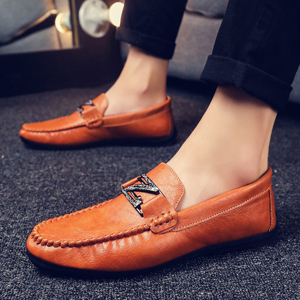 Bőr férfi mokaszin fém elemmel