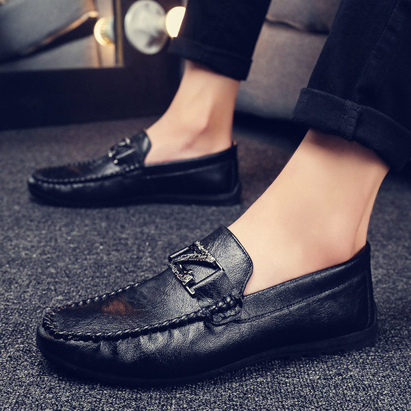 Bőr férfi mokaszin fém elemmel