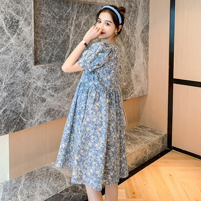 Ikdienas kleita grūtniecēm ar īsām piedurknēm un ziedu rakstu