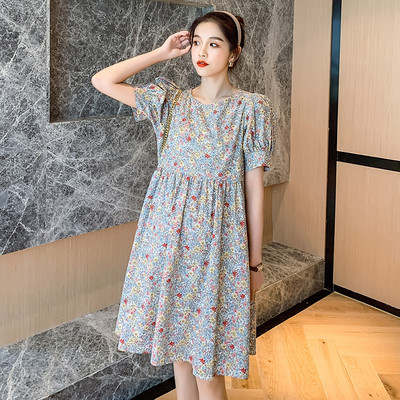 Ikdienas kleita grūtniecēm ar īsām piedurknēm un ziedu rakstu