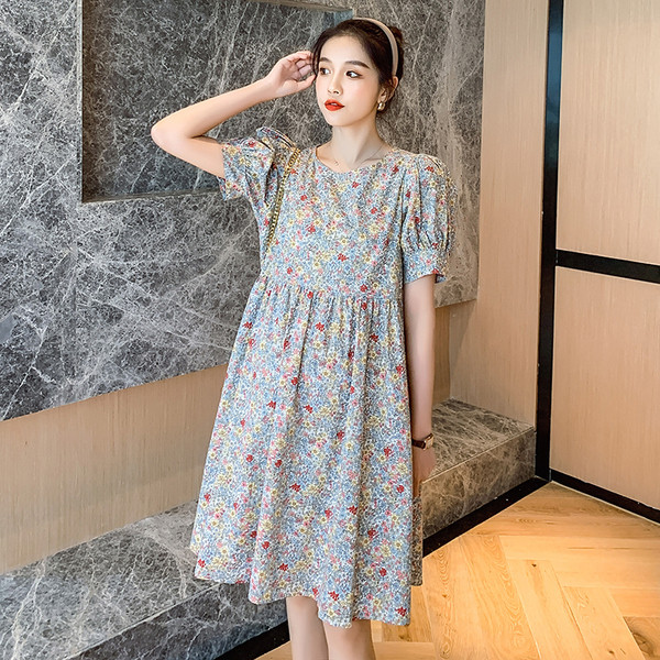 Ikdienas kleita grūtniecēm ar īsām piedurknēm un ziedu rakstu