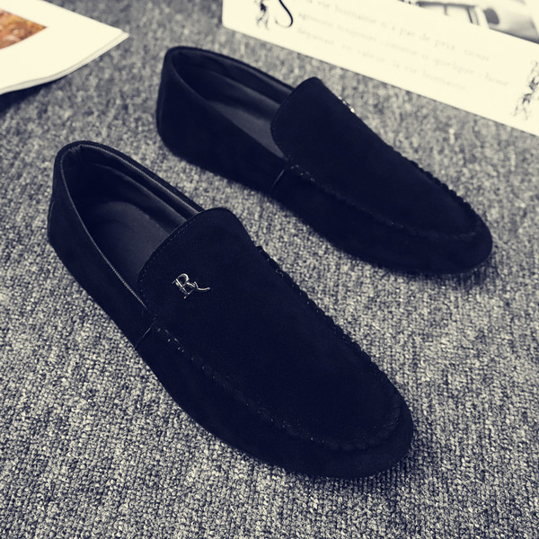 Vīriešu zamšādas mokasīni ar metāla elementu