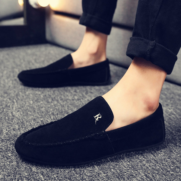 Vīriešu zamšādas mokasīni ar metāla elementu