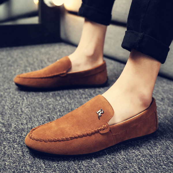 Vīriešu zamšādas mokasīni ar metāla elementu