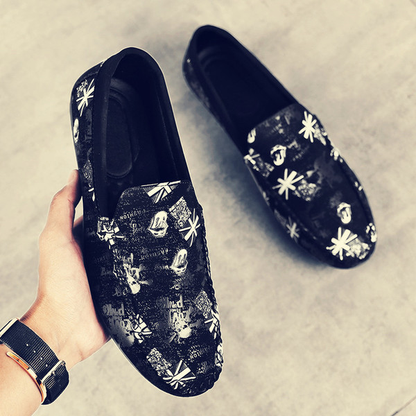 Mūsdienīgi vīriešu mokasīni ar apdruku