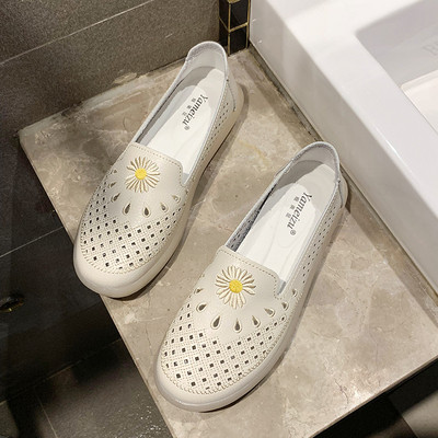 Alkalmi női mokaszin hímzéssel és puha talppal