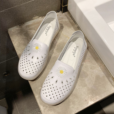 Alkalmi női mokaszin hímzéssel és puha talppal