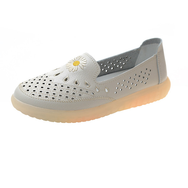 Alkalmi női mokaszin hímzéssel és puha talppal