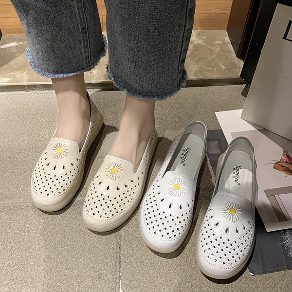 Alkalmi női mokaszin hímzéssel és puha talppal