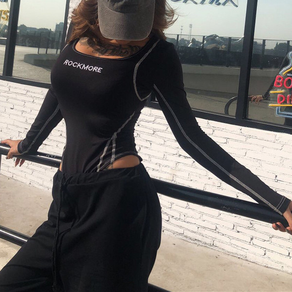 Női sport-napi test, hosszú ujjal és feliratokkal