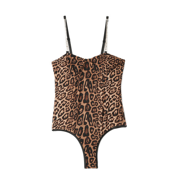 Női test vékony, állatmintás pántokkal