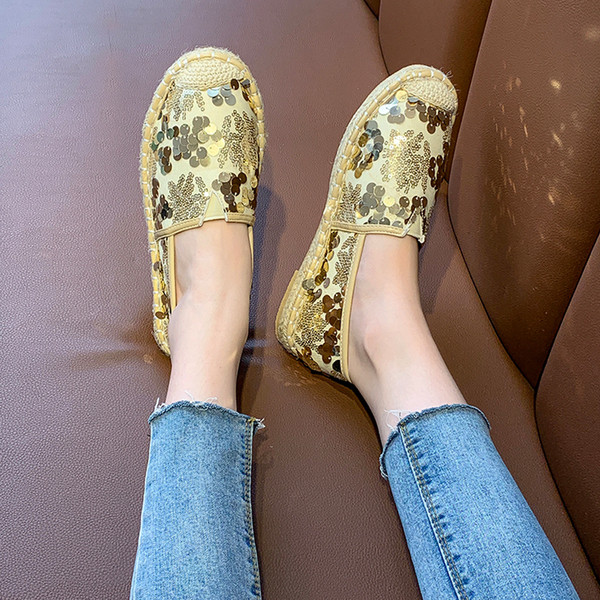 Modern női mokaszin flitterekkel, lapos talppal