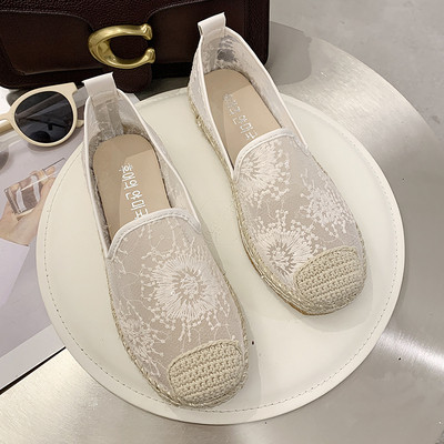 Modern női mokaszin lapos talppal és csipkével