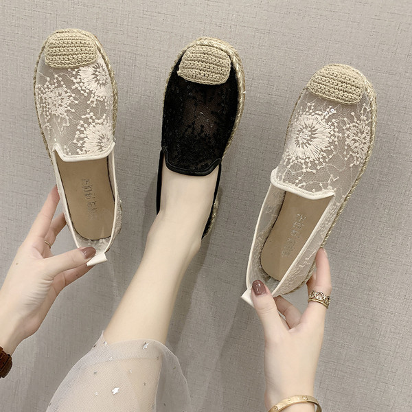 Modern női mokaszin lapos talppal és csipkével