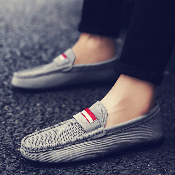 Légáteresztő anyagból készült férfi mokaszin