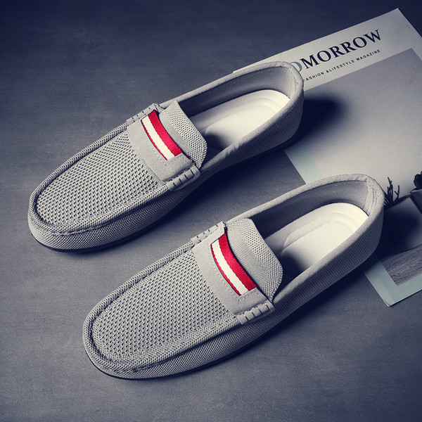 Légáteresztő anyagból készült férfi mokaszin