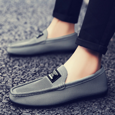 Légáteresztő anyagból készült férfi mokaszin rátéttel