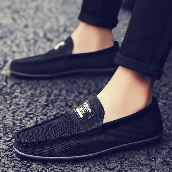 Légáteresztő anyagból készült férfi mokaszin rátéttel