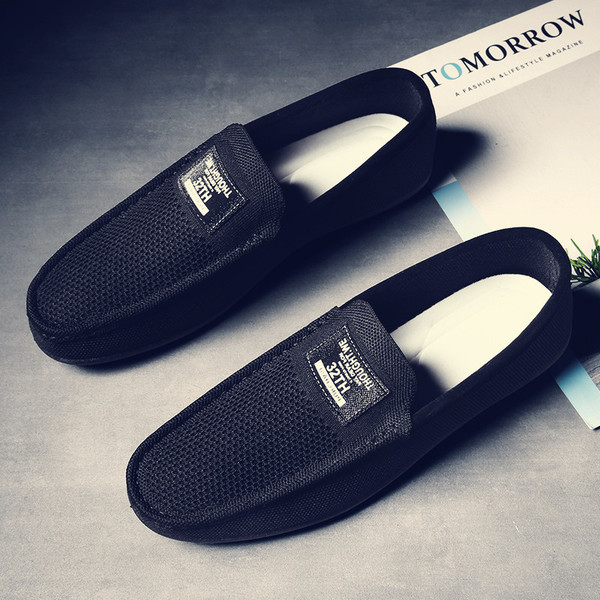 Légáteresztő anyagból készült férfi mokaszin rátéttel