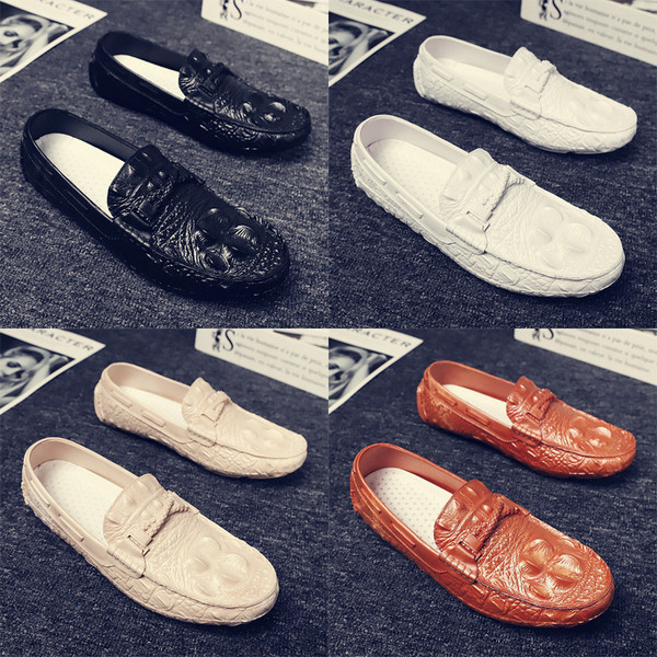 Dombornyomott öko bőrből készült férfi mokaszinok