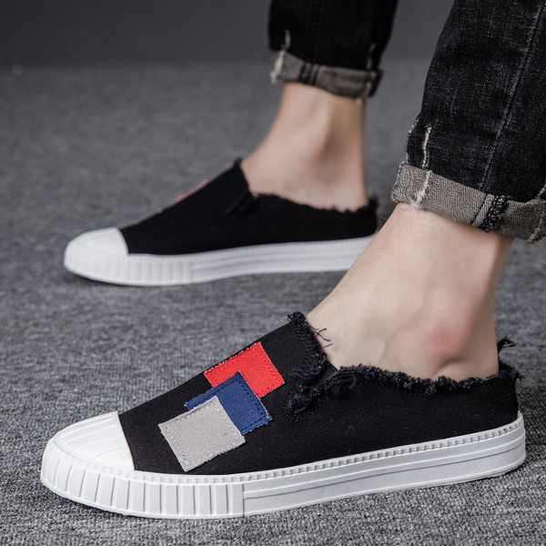 Juhuslikud aplikatsioonidega meeste mokassiinid