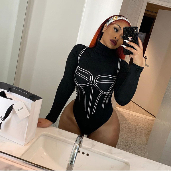 Modern női mezítlábas, magas pólógallérral