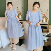 Aktuális kék ruha terhes nőknek, közepes hosszúságú és rövid ujjú