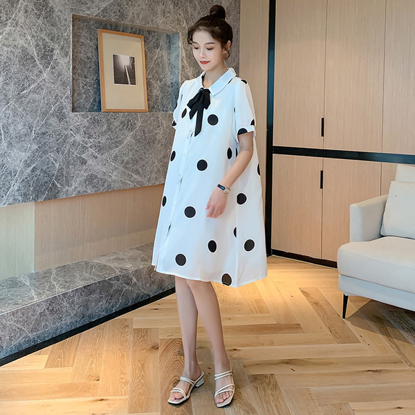 Modern pöttyös ruha terhes nőknek, rövid ujjal és szalaggal