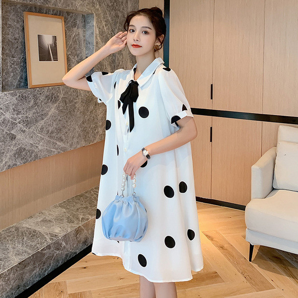 Modern pöttyös ruha terhes nőknek, rövid ujjal és szalaggal