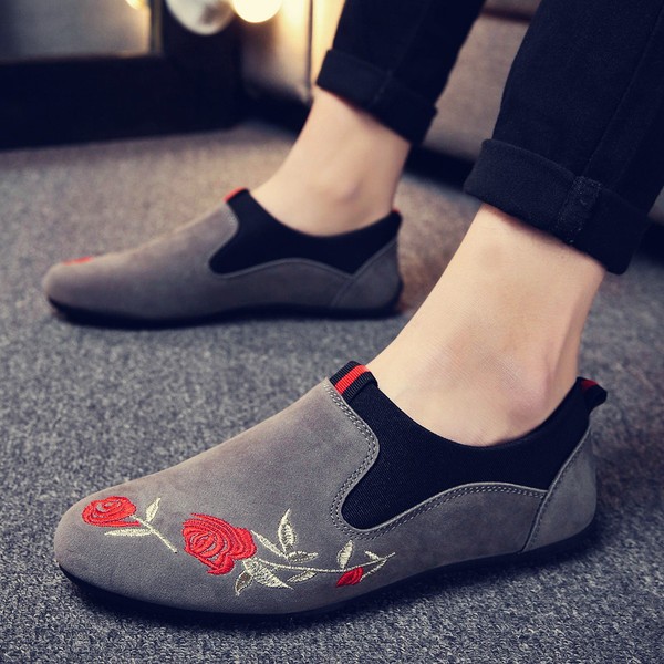 Ανδρικά μοκασίνια με ροζ κέντημα