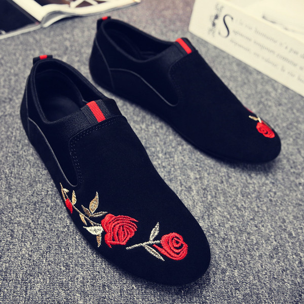 Ανδρικά μοκασίνια με ροζ κέντημα