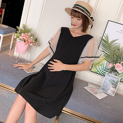 Stílusos fekete ruha terhes nők számára, átlátszó ujjal