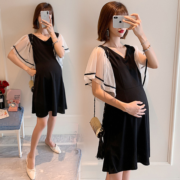 Stílusos fekete ruha terhes nők számára, átlátszó ujjal