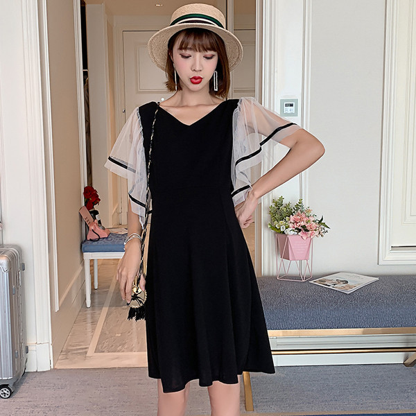 Stílusos fekete ruha terhes nők számára, átlátszó ujjal