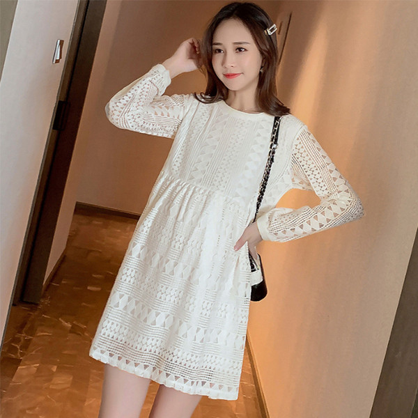 Rövid fehér ruha, hosszú ujjú terhes nők számára