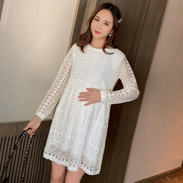 Rövid fehér ruha, hosszú ujjú terhes nők számára