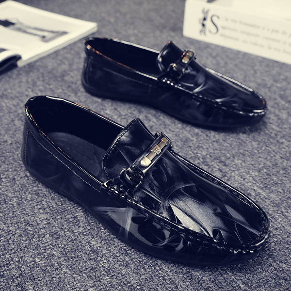 Ανδρικά μοκασίνια λουστρίν με μεταλλικό στοιχείο
