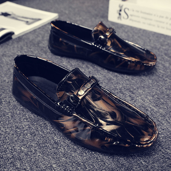 Ανδρικά μοκασίνια λουστρίν με μεταλλικό στοιχείο