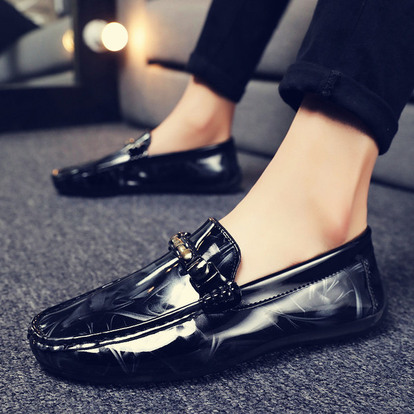 Ανδρικά μοκασίνια λουστρίν με μεταλλικό στοιχείο