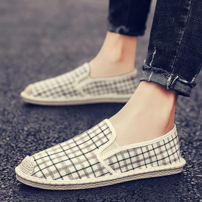 Kockás férfi mokaszin hálóval