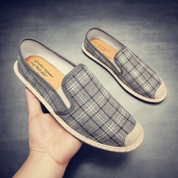 Kockás férfi mokaszin hálóval