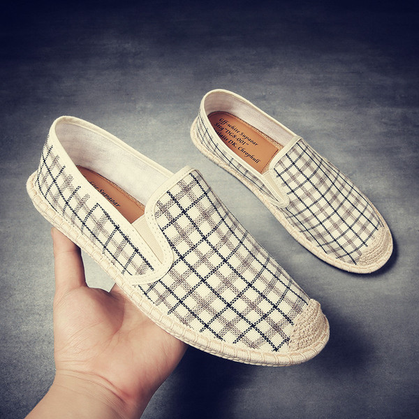 Kockás férfi mokaszin hálóval