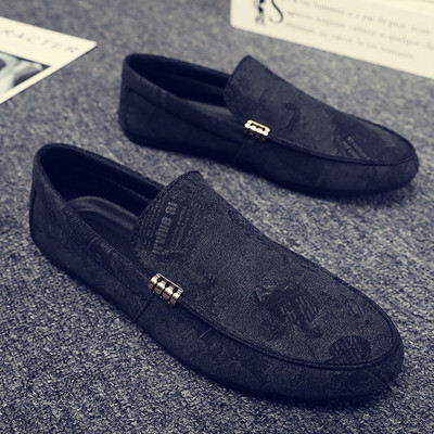 Alkalmi férfi mokaszinok textilből, fém elemmel